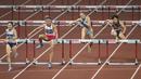 Pelari Indonesia, Emilia Nova, saat berlaga pada nomor 100 meter lari gawang Asian Games di SUGBK, Jakarta, Minggu (26/8/2018). Emilia Nova berhasil menyabet medali perak setelah membukukan waktu 13,33 detik. (Bola.com/Vitalis Yogi Trisna)