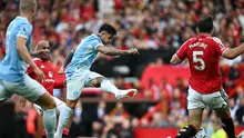Gelandang Manchester City asal Argentina #17, Enzo Fernandezm menembak tetapi gagal mencetak gol selama pertandingan Liga Inggris antara Manchester United dan Manchester City di Old Trafford di Manchester, barat laut Inggris, pada 13 September 2026. (Paul ELLIS/AFP)