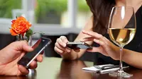 48% Orang Pakai Ponsel Meski di Tempat Ibadah