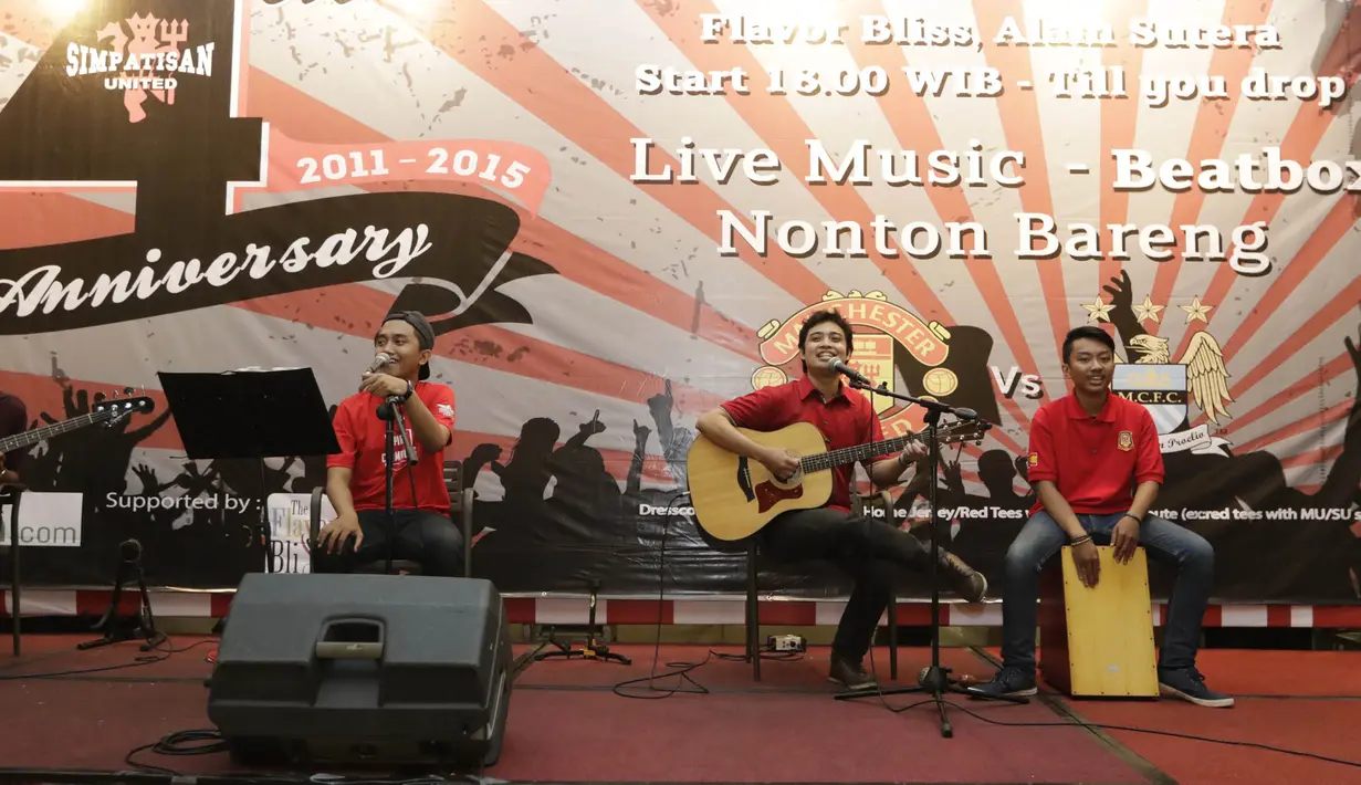 Selain nonton bareng, kegiatan itu juga dimeriahkan oleh penampilan band dan juga beat box. (Bola.com/Vitalis Yogi Trisna) 