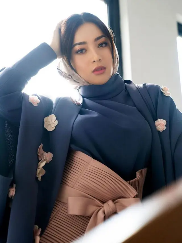 Potret Terbaru Nikita Willy Setelah Tunangan, Tampil Berhijab dan Elegan