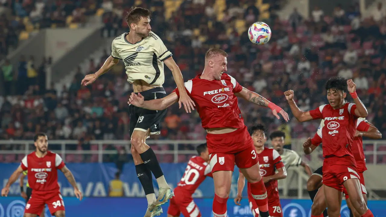 Bek Asing Persis Solo, Eduardo Kunde (tengah)