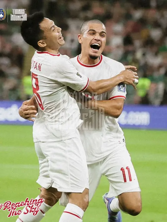 Selebrasi pemain Timnas Indonesia, Ragnar Oratmangoen (kanan) bersama Witan Sulaeman setelah menjebol gawang Arab Saudi pada laga matchday pertama putaran ketiga Kualifikasi Piala Dunia 2026 zona Asia Grup C di King Abdullah Sports City Stadium, Jeddah, Arab Saudi, Jumat (6/9/2024) dini hari WIB. (Instagram PSSI)