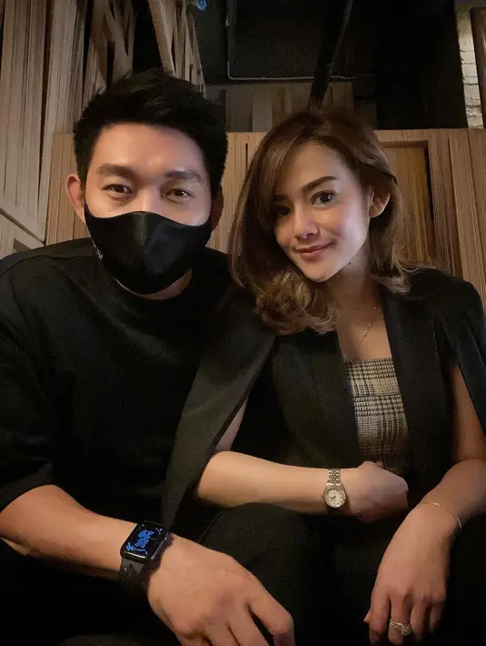 Ifan juga mengungkapkan bahwa sang istri sangat semangat menjalani program hamil tersebut. Mereka juga berharap calon anaknya nanti juga akan sehat selalu. (Instagram/ifanseventeen)