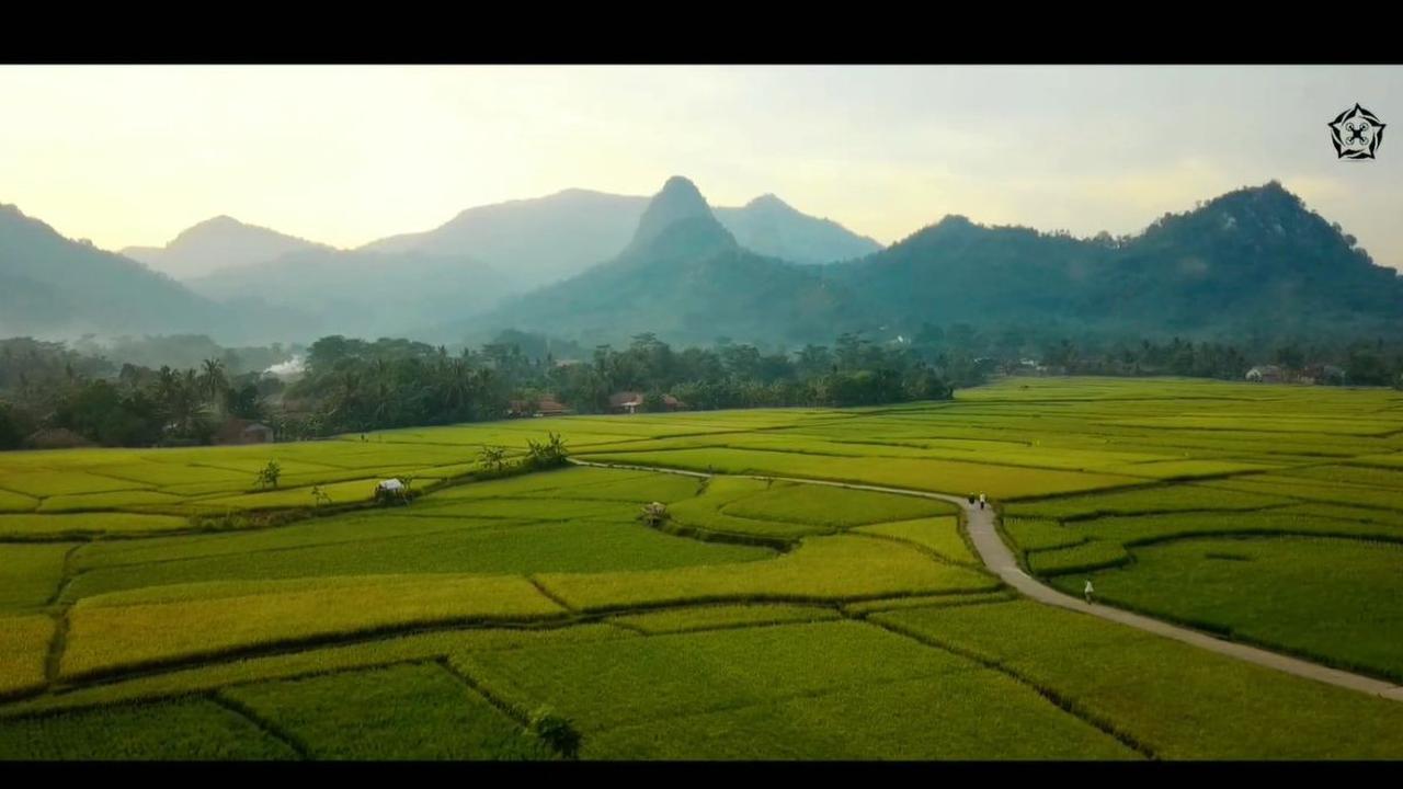 Pemandangan Jalannya Indah