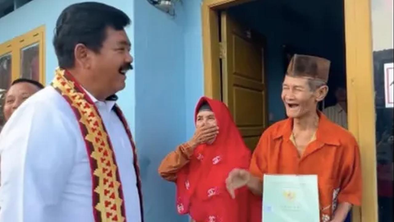 Guyon Mantan Panglima TNI saat Beri Kejutan ke Pengantin Baru Lansia 'Padahal Enggak Punya Gigi Berani Nikah ya