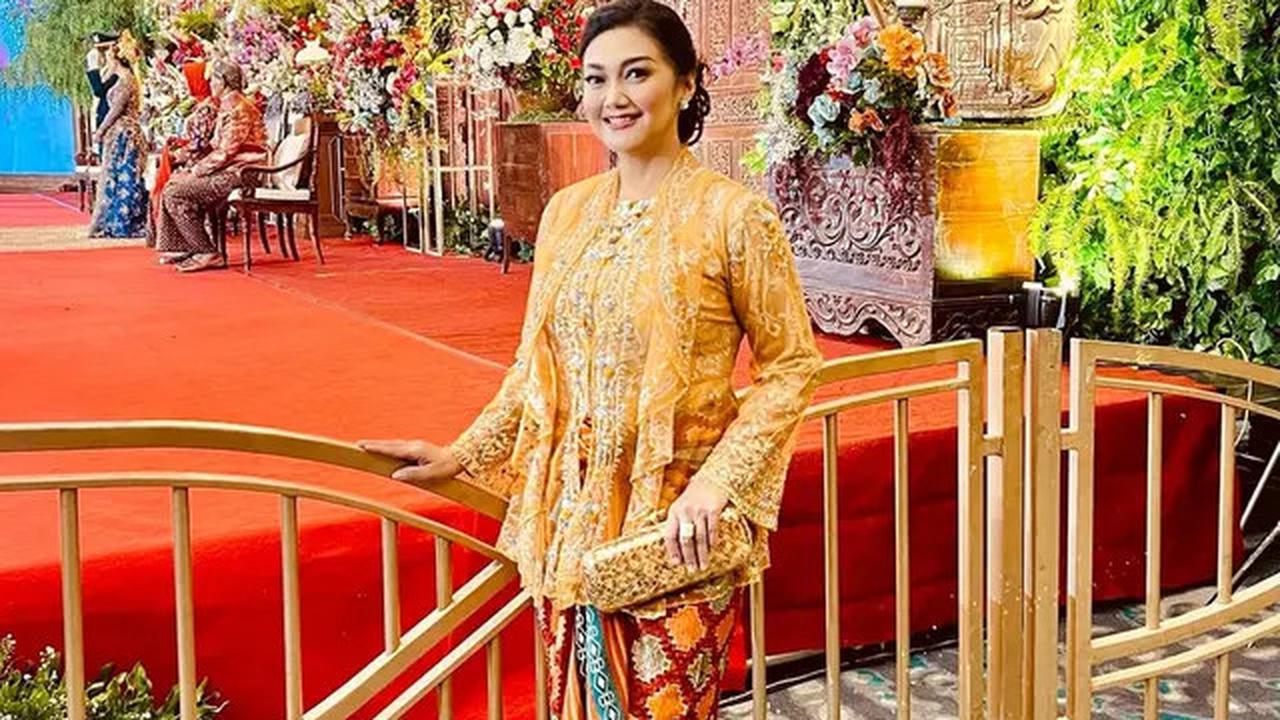 7 Potret Bella Saphira Pakai Kebaya, Penampilannya saat Acara Mantu Anak Curi Perhatian