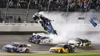 Mobil yang dikendarai Ryan Newman (6) terbang ke udara saat terlibat kecelakaan dalam NASCAR Daytona 500 di Daytona International Speedway, Daytona Beach, Florida, Amerika Serikat, Senin (17/2/2020). Mobil yang dikendarai Ryan terbalik usai bersenggolan dengan pembalap lain. (AP Photo/Terry Renna)