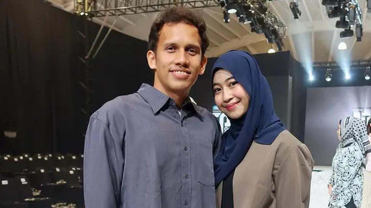 4 Potret Cantik dan Manis Adiba Khanza Pakai Outfit Serba Biru di Acara Fashion Show, Keluar dari Zona Nyaman Pakaian Serba Hitam