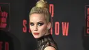 Jennifer Lawrence berpose saat menghadiri "The Red Sparrow" New York Premiere di Alice Tully Hall di Lincoln Center di New York City (26/2). Aktris 27 tahun ini tampil menggoda dengan gaun hitam jaring-jaring. (AFP Photo/Getty Images/Dimitrios Kambouris)