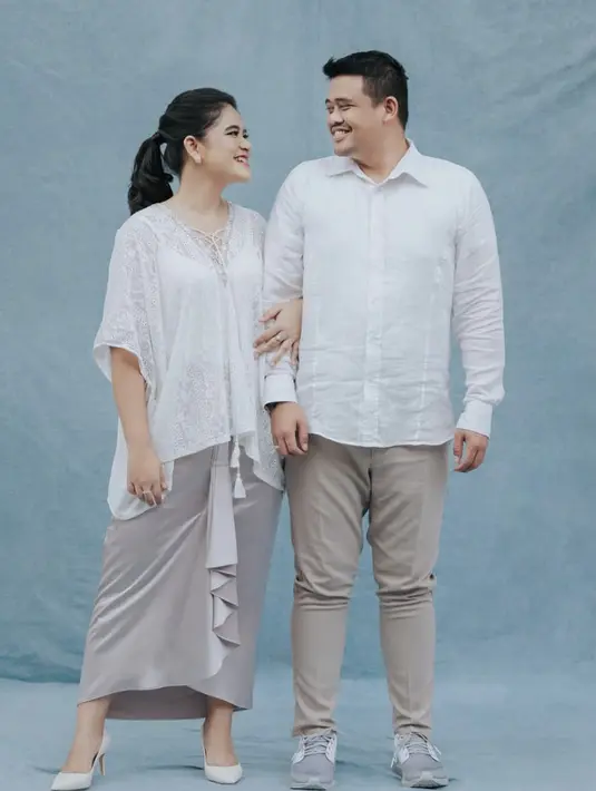 Sederhana namun tetao stunning dengan semi kebaya dan paduan dress satin yang begitu cantik. [Foto: Instagram/ Kahiyang Ayu]