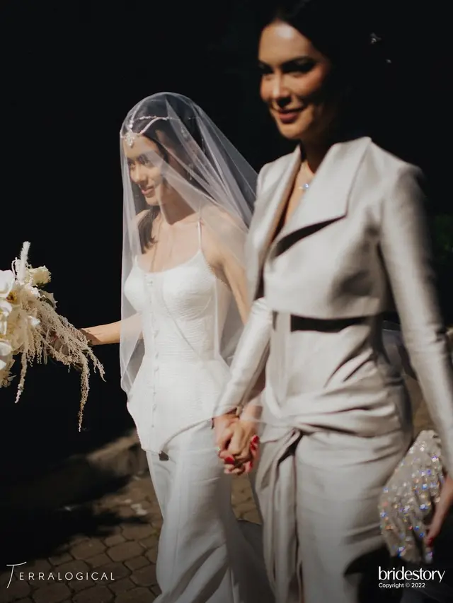 Pernikahan Eva Celia dan Demas Narawangsa