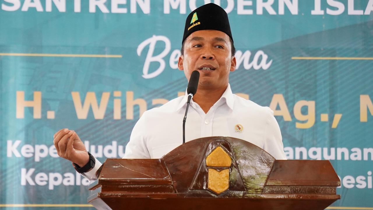 Kunjungi Pesantren, Menteri Wihaji Sosialisasikan SSK dan GenRe buat Cegah Lahirnya Generasi Stunting
