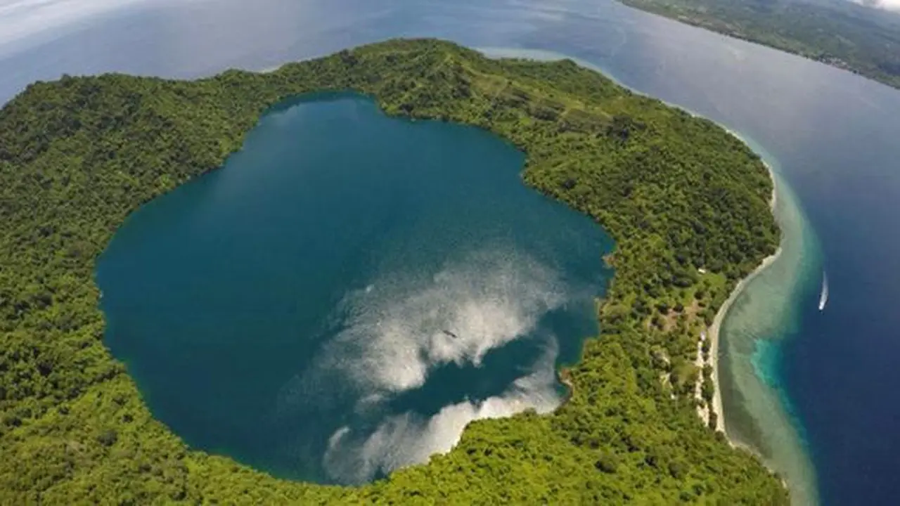 Wisata Magis Penuh Pesona di Pulau Satonda