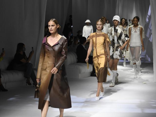 Tambal Sulam Kenangan Hangatnya Kebersamaan Sebuah Keluarga Dalam Koleksi Fendi Spring Summer 2021 Fashion Fimela Com