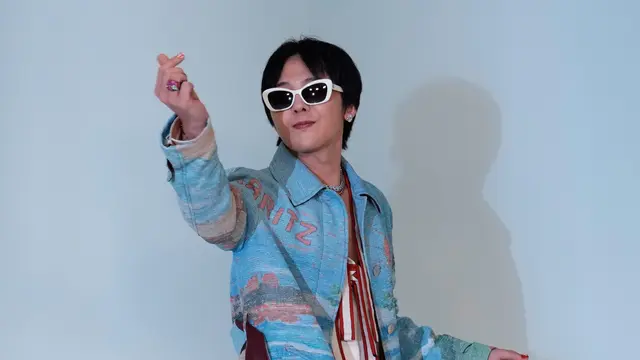 G-Dragon Curi Perhatian dengan Long Coat Artsy di Chanel Seoul Show