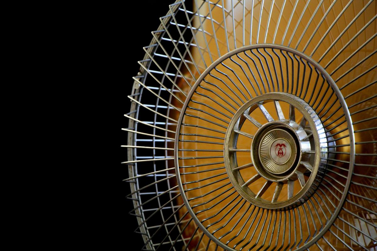 Rutin Membersihkan Filter AC dan Kipas Angin