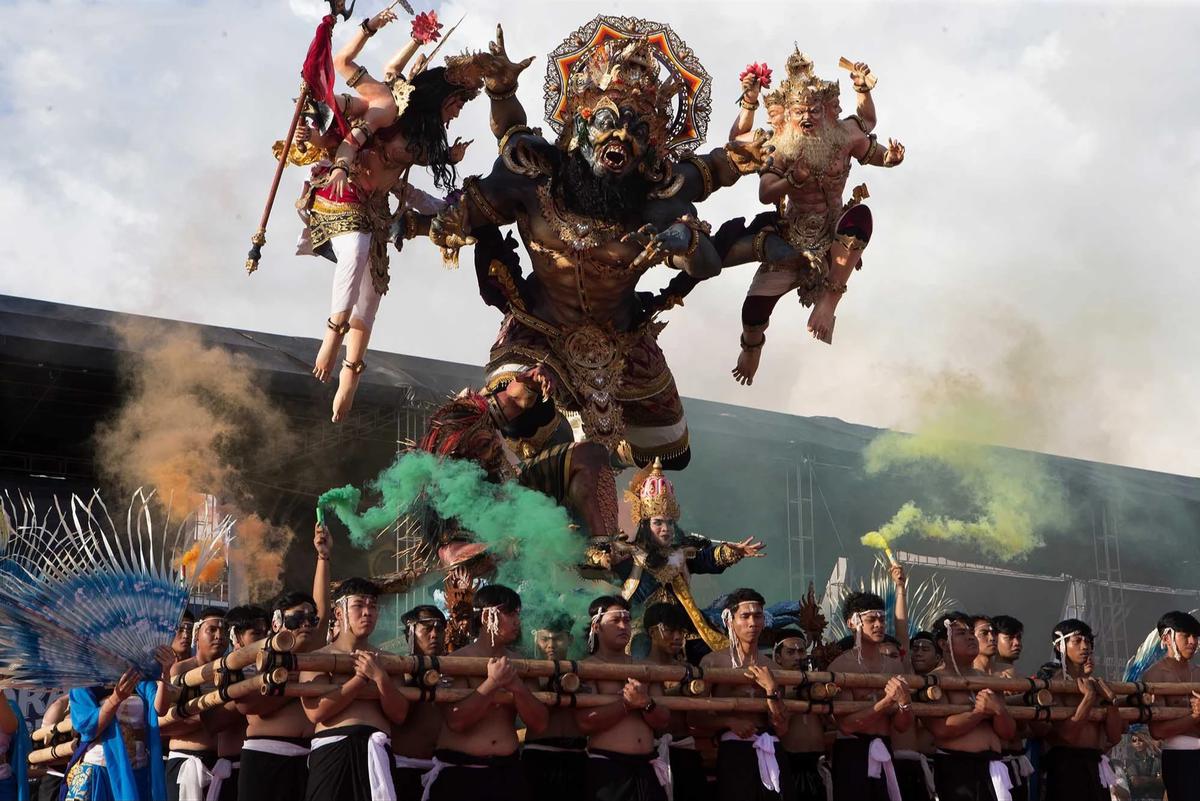 FOTO: Pawai Ogoh Ogoh Semarakkan Malam Pengerupukan di Denpasar