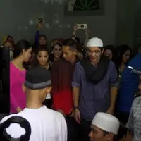 Artis kunjungi korban kebakaran (Muhamad Altaf Jauhar/Bintang.com)