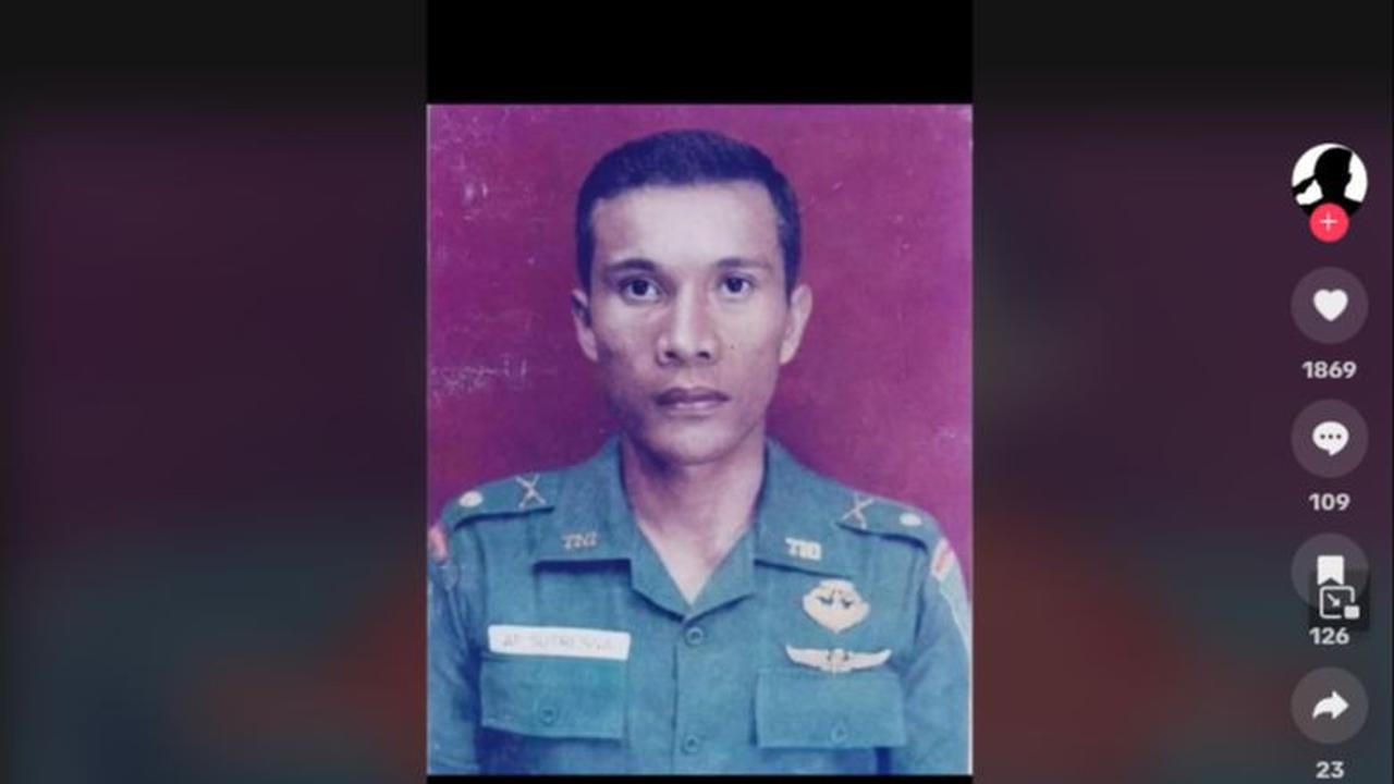 Malang, baru 25 meter keluar dari tempat perlindungan, peluru Fretilin menembus perutnya. Belum berhenti, satu peluru lainnya tepat mengenai kepala Atang.
