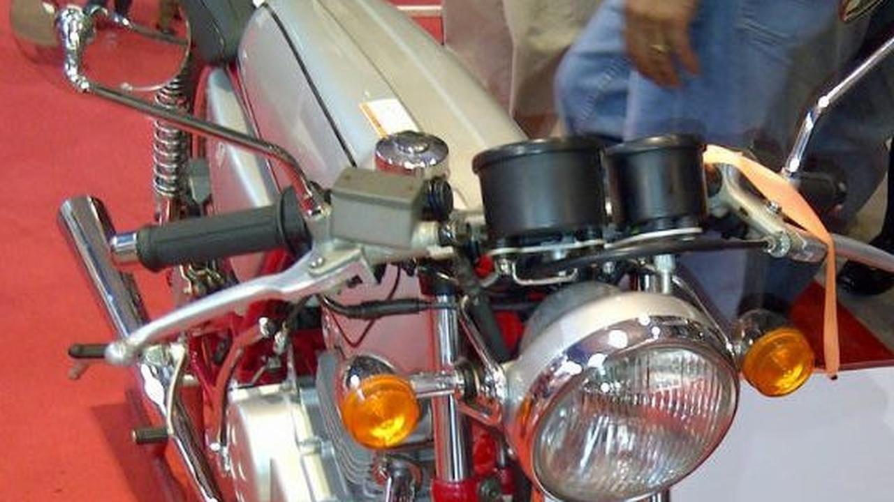 Gokil, Pria Ini Beli Motor Antik Seharga Rp80 Juta dari Orang Sederhana