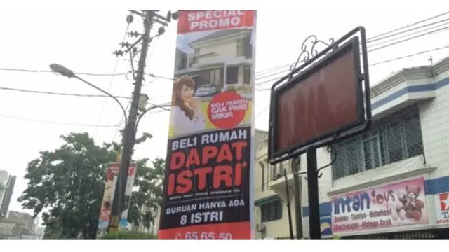 5 Spanduk Jual Rumah Ini Kocak Sekaligus Bikin Geregetan