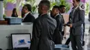 Suasana pengamanan di pintu masuk plannery hall saat pembukaan KTT ASEAN ke-43 di Jakarta Convention Center, Senayan, Jakarta, Selasa (5/9/2023). (Liputan6.com/Faizal Fanani)