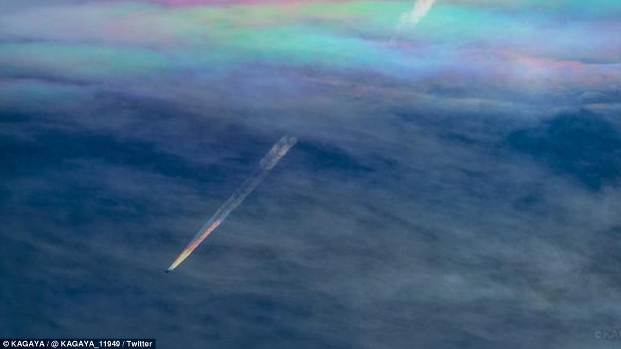 Awan 'Pelangi' Cantik di Langit Jepang