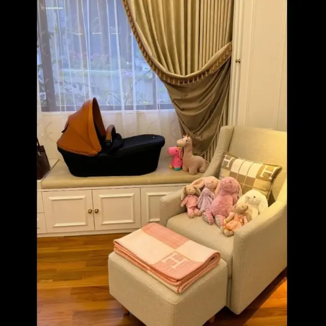Menengok Kamar Princess R di Rumah Syahrini di Singapura, Rapi dan Banyak Hiasan Dinding.