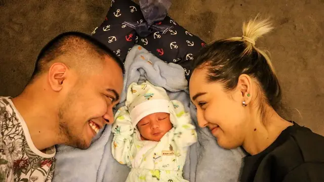Jarang Terekspos, Ini 6 Potret Terbaru Reza SMASH Bersama Anak dan Istri