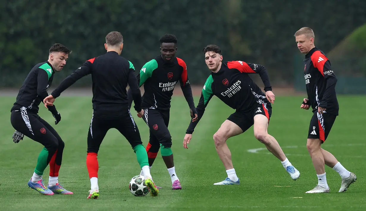 Pemain Arsenal saat melakukan sesi latihan di pusat Pelatihan Arsenal, Colney, sebelah utara London, Inggris, pada 15 April 2025. (Adrian Dennis/AFP)