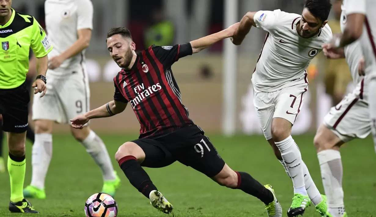 Musim lalu Bertolacci sempat dipinjamkan ke Genoa dan tampil baik. Namun sekembalinya ke AC Milan, pemain 28 tahun tersebut gagal bersaing dengan nama seperti Bakayoko dan Franck Kessie. (AFP/Miguel Medina)