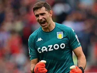 Emiliano Martinez adalah pemain didikan akademi Arsenal. Namun, timnas kiper Argentina tersebut tidak pernah mendapat kesempatan bermain reguler selama berada di Emirates Stadium. Usai sedekade membela Arsenal, Martinez akhirnya hijrah ke Aston Villa pada musim panas 2020. Pemain berusia 30 tahun tersebut sudah memainkan 14 laga musim ini, 4 cleansheet dan 17 kali kebobolan. (AFP/Paul Ellis)