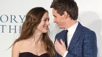 Eddie Redmayne Rayakan Hari Ayah dengan Kelahiran Sang Putri