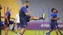Bek timnas Amerika Serikat,  Cameron Carter-Vickers mengikuti sesi latihan resmi menjelang matchday 2 Grup B Piala Dunia 2022 kontra Inggris, di Stadion Al-Gharafa SC, di Doha, Kamis (24/11/2022). Dengan pemain-pemain seperti pulisic, Weah, Weston McKennie, maupun Sergino Dest, AS jelas tak bisa diremehkan. (AP Photo/Ashley Landis)