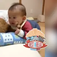 Reaksi Kucing Saat Ekornya Digigit Bayi