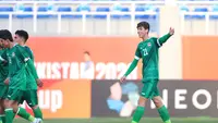 Hayder Abdulkareem menjadi mimpi buruk Timnas Indonesia U-20 berkat aksi impresifnya buat Irak saat bertanding pada laga perdana Grup A Piala Asia U-20 2023 di Lokomotiv Stadium, Tashkent, Uzbekistan, Rabu (1/3/2023). (AFC/Sayed Husain Ebrahim)