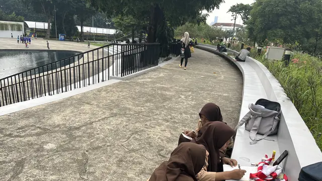 Suasana di Taman Lapangan Banteng, Jakarta Pusat. Taman ini menjadi percontohan yang akan dibuka selama 24 jam.