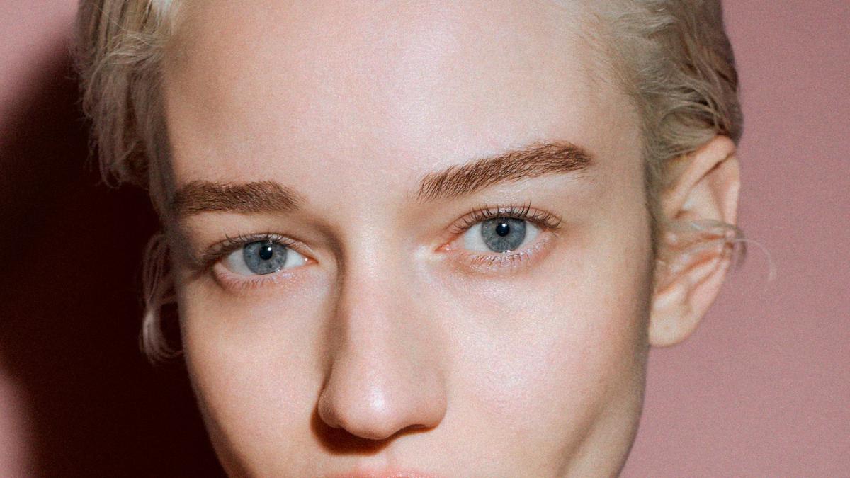 LOEWE Mengumumkan Julia Garner sebagai Global Brand Ambassador