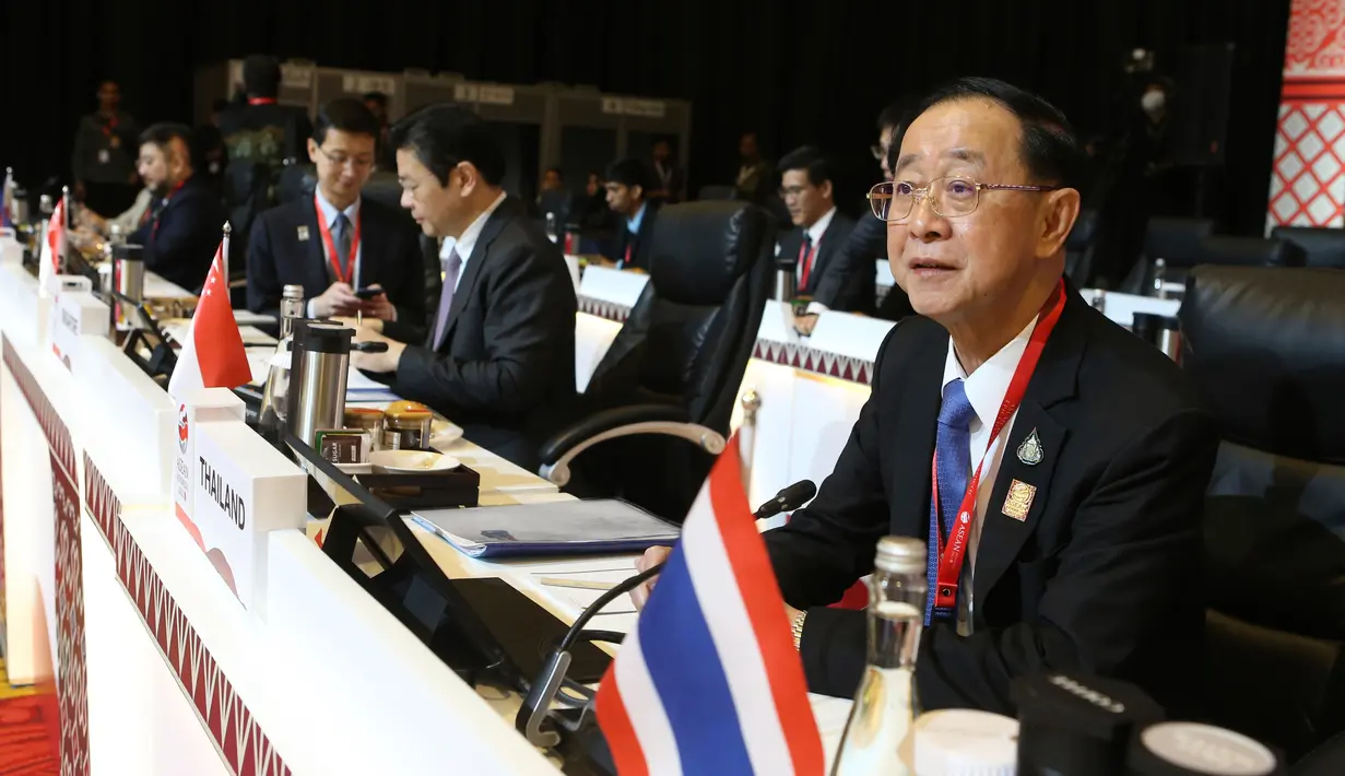 ASEAN sendiri telah menunjukkan pertumbuhan ekonomi yang tinggi. Terlihat pada periode 2010-2019, ASEAN terus menyumbang 3 persen dari produk domestik bruto (PDB) riil dunia. (AP Photo/Firdia Lisnawati)
