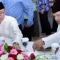 Ketua MPR RI Zulkifli Hasan (kiri) dan politisi senior Amien Rais saat acara buka puasa bersama di kediaman Ketua MPR RI, di Jakarta, Kamis (25/6/2015). (Liputan6.com/Helmi Afandi)