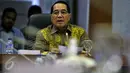 Anggota Baleg DPR dari F-PDIP Hendrawan Supratikno menyampaikan pandanganya terkait revisi UU KPK di Senayan, Jakarta, Rabu (10/2/2016). F-PDIP menjadi salah satu fraksi yang menyetujui revisi UU KPK. (Liputan6.com/Johan Tallo)