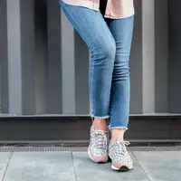 Ilustrasi Memakai Celana Jeans Credit: pexels.com/Lazy