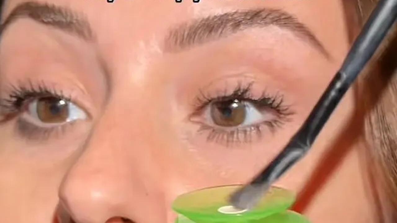 Maskara Menggumpal? Coba Trik Sederhana dengan Micellar Water