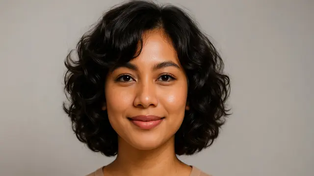 7 Model Potongan Rambut yang Cocok untuk Rambut Wanita Ikal di 2025, Bikin Tampilan Segar dan Modern