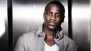 Akon lahir sebagai seorang Muslim. Ia pun bangga sebagai seorang musisi Islam. (Sumber Foto: SOHH)