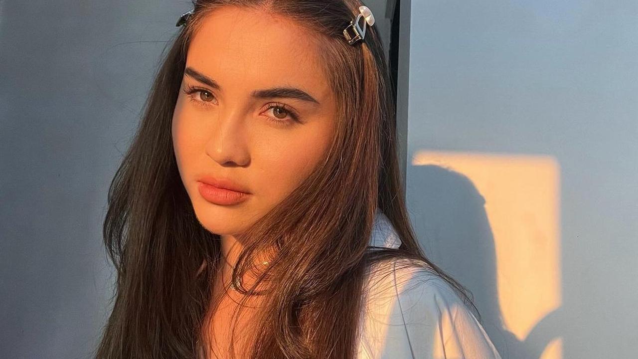 Profil Elina Joerg, Aktris Muda yang Rayakan Ultah dengan Umrah