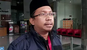 Bupati Sidoarjo Ahmad Muhdlor Ali memenuhi panggilan penyidik KPK untuk diperiksa sebagai saksi kasus dugaan korupsi di Pemkab Sidoarjo. (Liputan6.com/Nanda Perdana Putra)