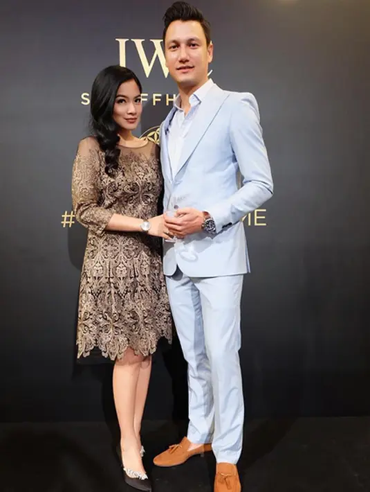 "Selain komunikasi, mungkin traveling bisa selalu menghangatkan kita. Karena dengan trveling kita bisa sama-sama seger dan rileks lagi," ujar Titi Kamal saat berbincang Eksklusif di redaksi Bintang.com, Menteng, Kamis (22/6). (Instagram/titi_kamall)