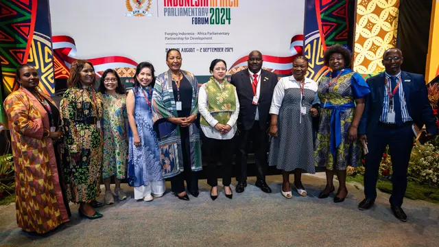 Ketua DPR RI Puan Maharani bersama sejumlah delegasi konferensi IAPF di Nusa Dua, Bali, Minggu (1/9/2024).
